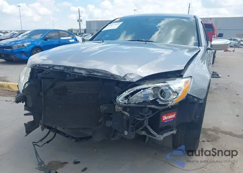 2014 Chrysler 200 Lx z USA, uszkodzony, nr VIN 1C3CCBAB0EN208331